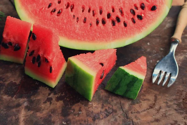 Süße Wassermelone auf Holz — Stockfoto