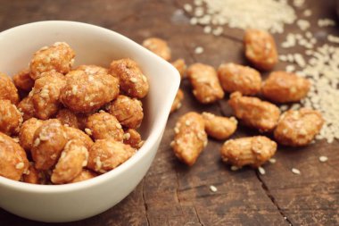 şeker seasame ile kaplı fındık