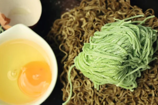 dried instant with noodles