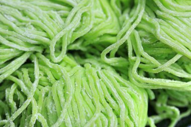Yeşil jade yumurta noodle
