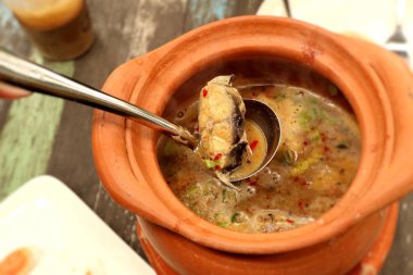 Baharatlı balık haşlanmış pirinç noodle 