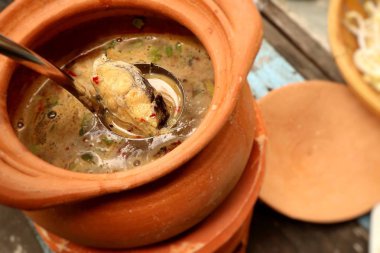 Baharatlı balık haşlanmış pirinç noodle 