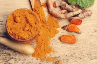 Zerdeçal tozu ile taze