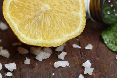 Taze limon ve tuz