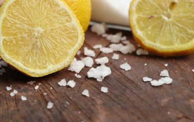 Taze limon ve tuz