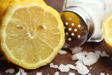 Taze limon ve tuz