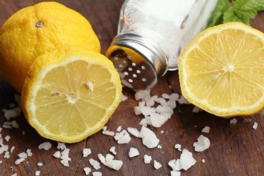 Taze limon ve tuz