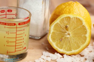 Taze limon ve tuz