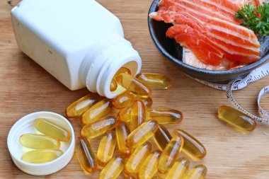 Balık yağı kapsülleri ile taze
