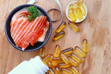 Balık yağı kapsülleri ile taze