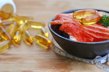 Balık yağı kapsülleri ile taze