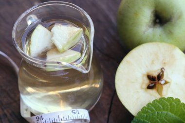 Yeşil elma sirkesi