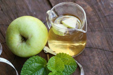 Yeşil elma sirkesi