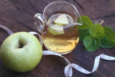 Yeşil elma sirkesi