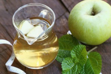 Yeşil elma sirkesi