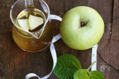 Yeşil elma sirkesi