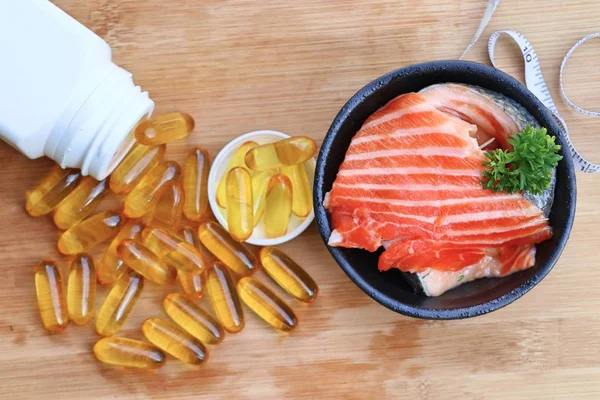 Balık yağı kapsülleri ile taze