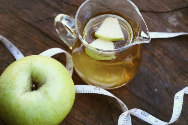 Cuka sari apel hijau — Stok Foto
