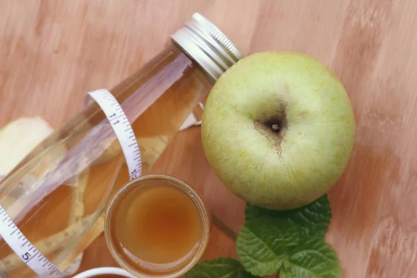 Apple cider vinegar with honey — Stock Photo, Image