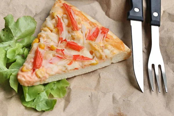 Tagliare la pizza fetta — Foto Stock