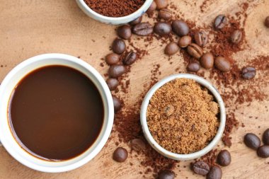 siyah kahve çekirdekleri ile