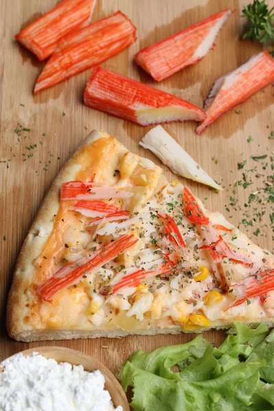 Tagliare la pizza fetta — Foto Stock