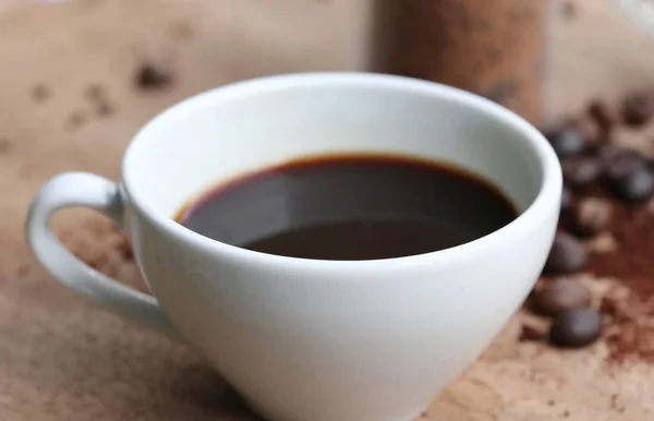 Μαύρο καφέ με φασόλια — Φωτογραφία Αρχείου