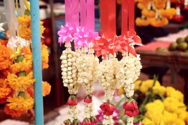 Yasemin çelenk içinde belgili tanımlık çarşı