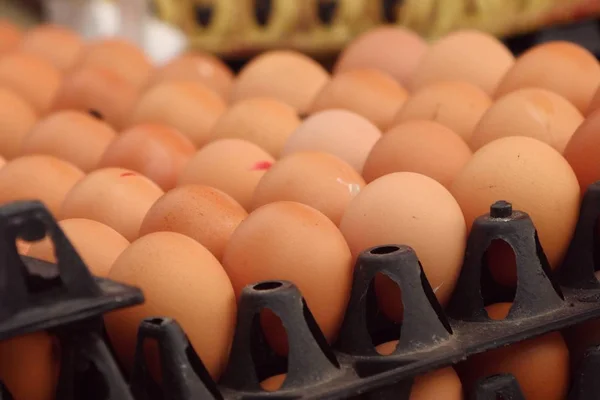 Huevos en el mercado —  Fotos de Stock