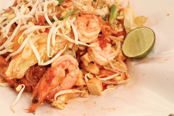 Mie goreng dengan udang — Stok Foto