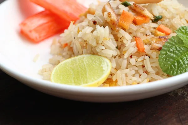 Смажений рис з крабом — стокове фото