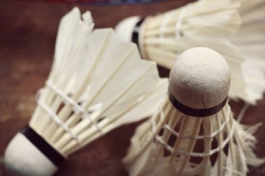 Shuttlecocks badminton raket ile