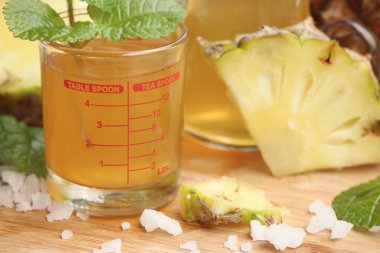 taze ananas suyu ile