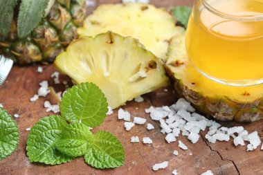 taze ananas suyu ile