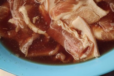 Fermente soslu domuz eti