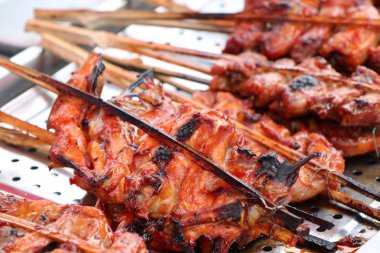 Sokakta ızgara tavuk