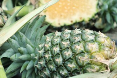 ananas Pazar sokağında