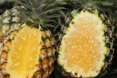 ananas Pazar sokağında