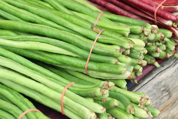 Haricots longs sur le marché — Photo