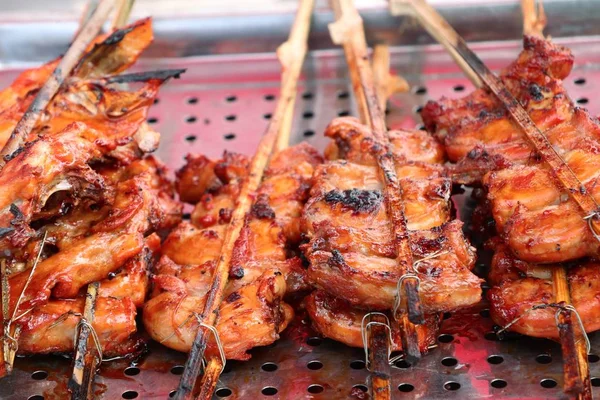 Sokakta ızgara tavuk