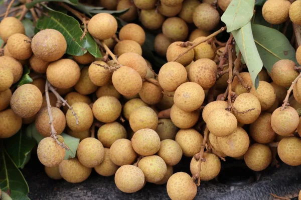 Longan fruits dans la rue — Photo