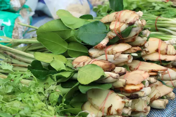 Havlıcan, kaffirkrap, Güney Afrika'da bir kabile kireç yaprakları Market