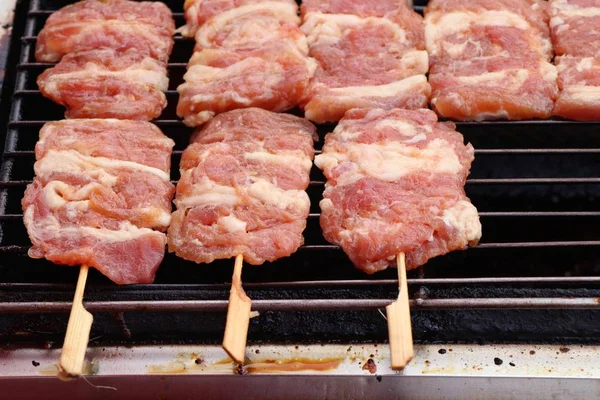 domuz kızartma sokak yolda