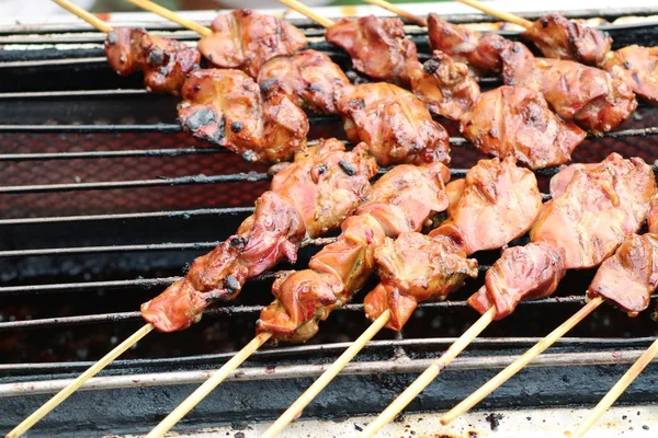 Carne de porco assada na rua estrada — Fotografia de Stock