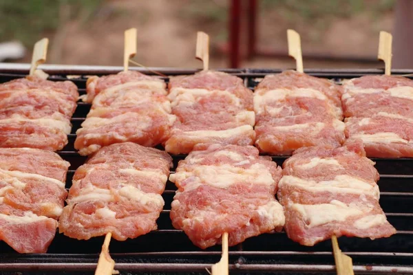 domuz kızartma sokak yolda