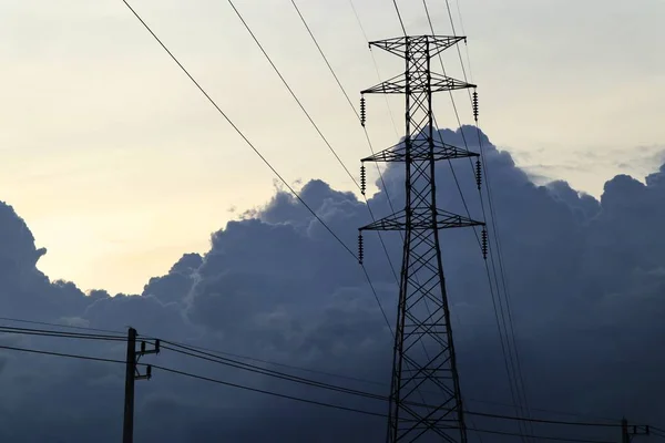 Yüksek gerilim elektrik pol — Stok fotoğraf