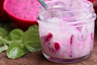 Dragon meyve smoothies yoğurt