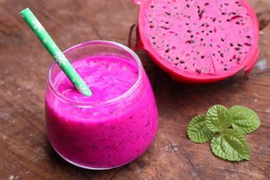 Dragon meyve suyu smoothies