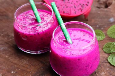 Dragon meyve suyu smoothies