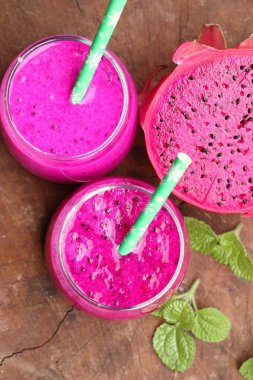 Dragon meyve suyu smoothies